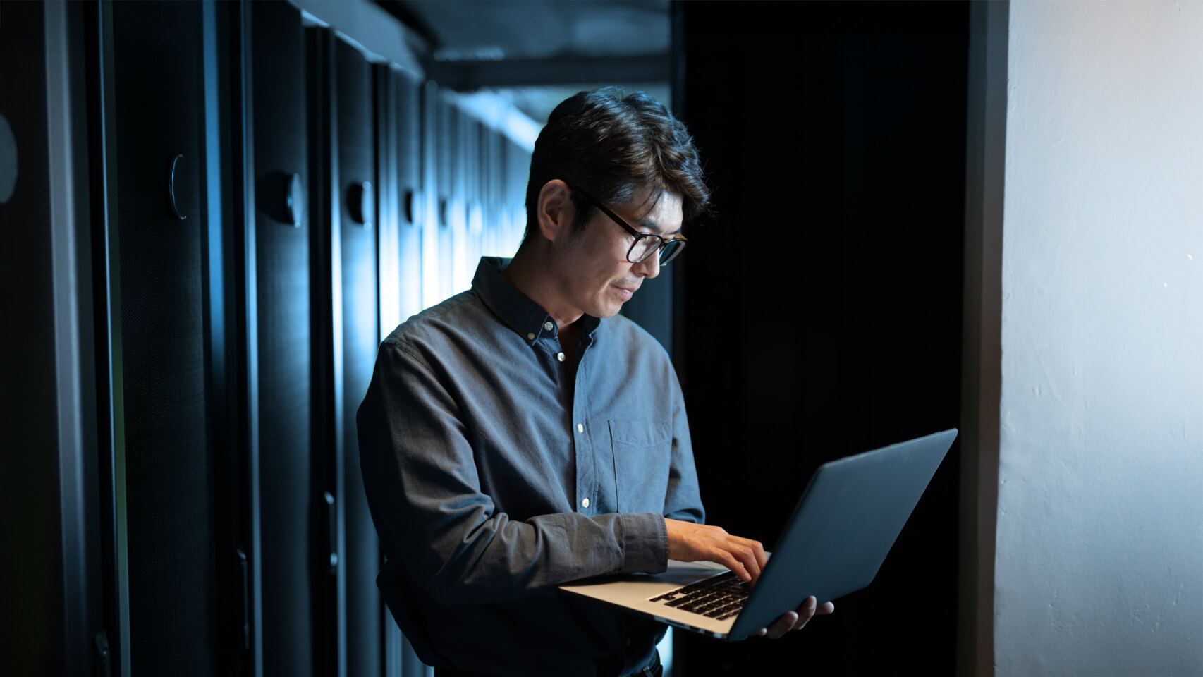 Optimizing Server Management with AI and Blockchain